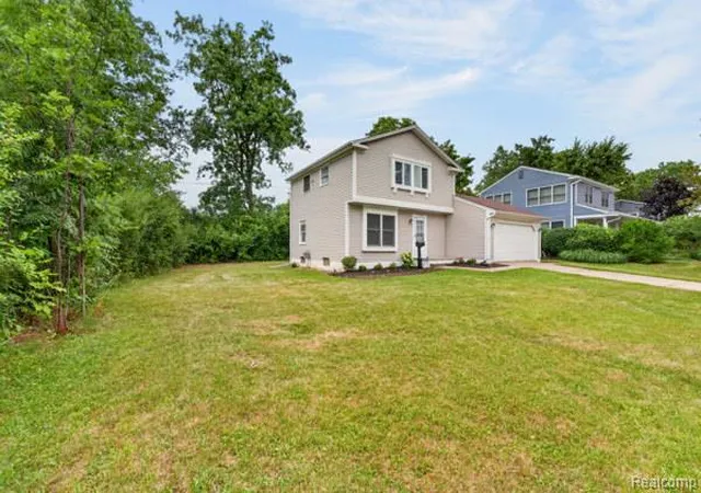 Photo 2 of Single family home for sale at 1506 Dicken Dr, Ann Arbor, MI 48103 | MLS# 20261057932 | Listing updated on 2026-09-27