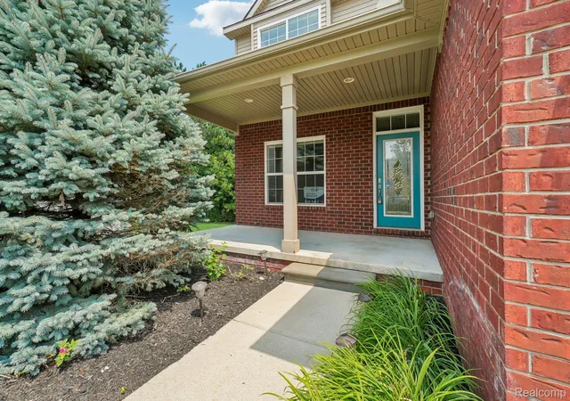 Photo 1 of Sale Pending at 1225 Cambridge Cir, Waterford, MI 48327 | MLS# 20261057948 | Listing updated on 2026-08-15