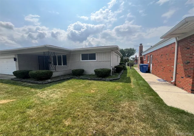 Photo 4 of Single family home for sale at 13502 Moceri Cir, Warren, MI 48088 | MLS# 20261057952 | Listing updated on 2026-08-30