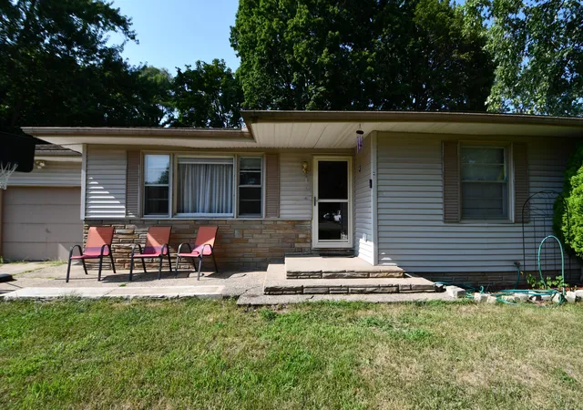1st image of 233 Hunter Dr, Benton Harbor, MI 49022 | MLS# 69026038555