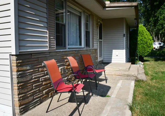 2nd image of 233 Hunter Dr, Benton Harbor, MI 49022 | MLS# 69026038555