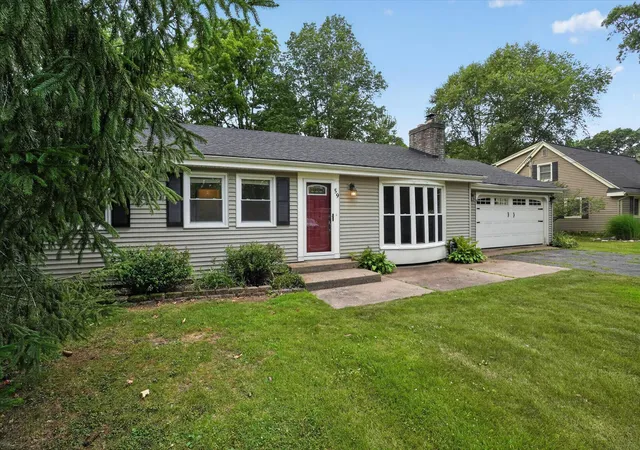 3rd image of 59 Wealthy Ave, Battle Creek, MI 49015 | MLS# 64026038557