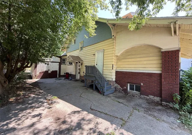 Photo 2 of Single family home for sale at 732 15th Street, Port Huron, MI 48060 | MLS# 20261057967 | Listing updated on 2026-10-03