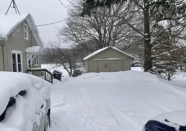 Photo 3 of Single family home for sale at 38983 County Rd 215, Bangor, MI 49013 | MLS# 69026038566 | Listing updated on 2026-07-27