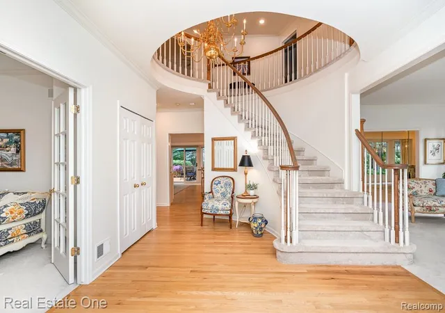 3rd image of 1816 Sudbury Ct, Rochester Hills, MI 48306 | MLS# 20261057972