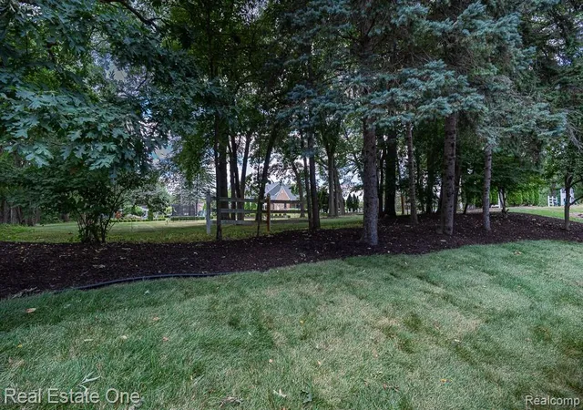 37th image of 1816 Sudbury Ct, Rochester Hills, MI 48306 | MLS# 20261057972