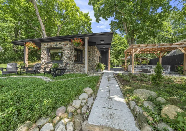 1st image of 6988 Peninsula Dr, Traverse City, MI 49686 | MLS# 78080071519
