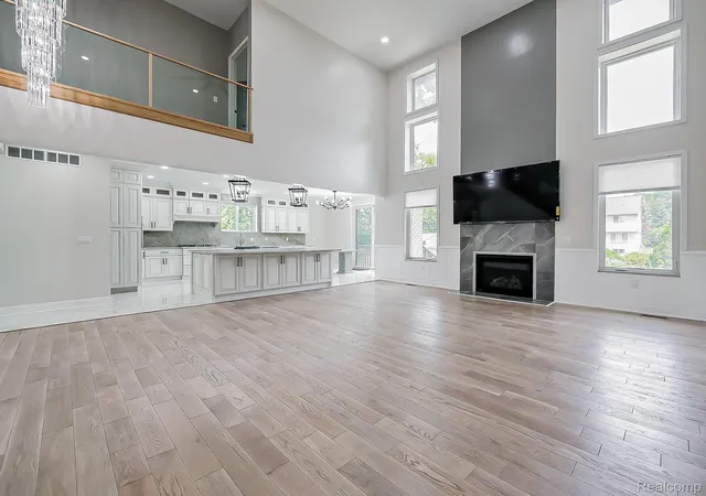 3rd image of 1683 Delta Dr, Troy, MI 48085 | MLS# 20261057992