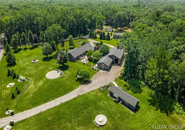 Photo 3 of Single family home for sale at 1780 Shady Ln, Allegan, MI 49010 | MLS# 71026038586 | Listing updated on 2026-10-07