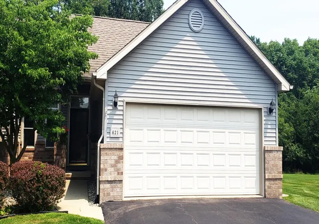 1st image of 621 Ridge Ln, Tecumseh, MI 49286 | MLS# 81026038590