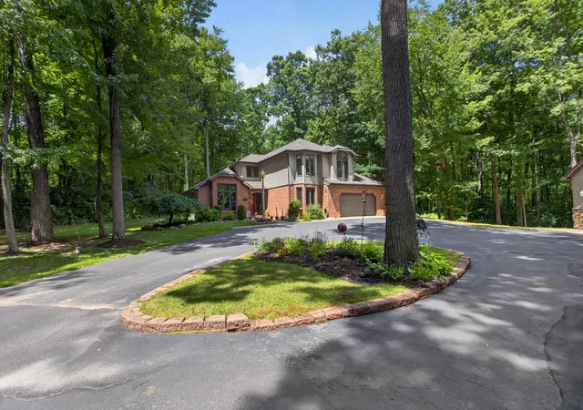 2nd image of 5025 Firethorne Dr, Jackson, MI 49201 | MLS# 55026038589