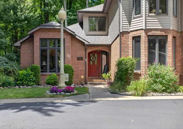 Photo 3 of Single family home for sale at 5025 Firethorne Dr, Jackson, MI 49201 | MLS# 55026038589 | Listing updated on 2026-08-18