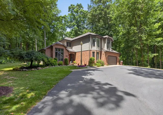 Photo 3 of Single family home for sale at 5025 Firethorne Dr, Jackson, MI 49201 | MLS# 55026038589 | Listing updated on 2026-08-18