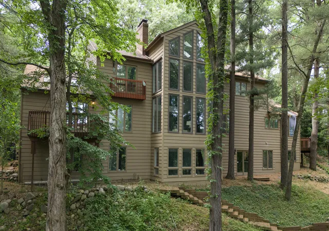 Photo 3 of Single family home for sale at 7129 Lakeridge Pl, Kalamazoo, MI 49009 | MLS# 66026038593 | Listing updated on 2026-09-17