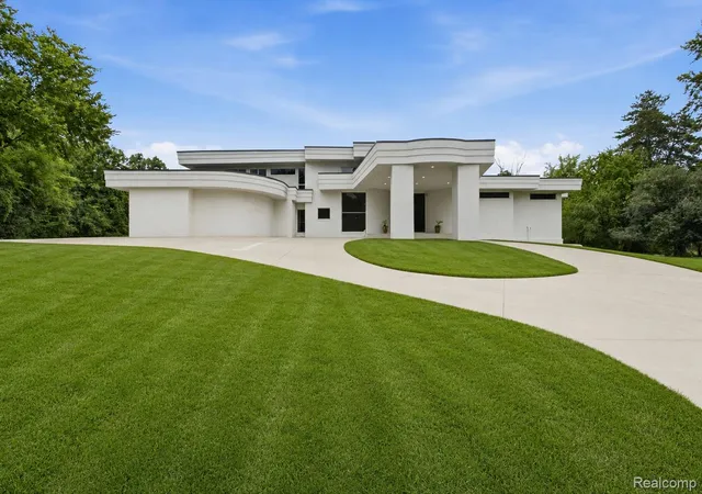2nd image of 24696 Franklin Park Dr, Franklin, MI 48025 | MLS# 20261058012