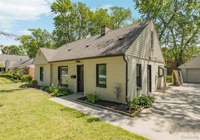 Photo 2 of Single family home for sale at 428 Girard Ave, Royal Oak, MI 48073 | MLS# 20261058020 | Listing updated on 2026-08-22