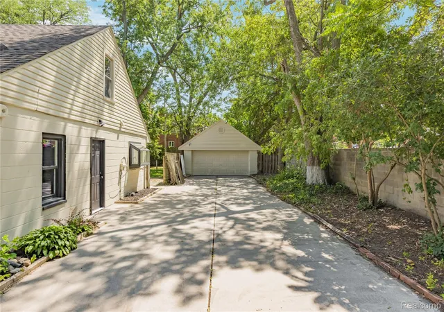 Photo 3 of Single family home for sale at 428 Girard Ave, Royal Oak, MI 48073 | MLS# 20261058020 | Listing updated on 2026-08-22