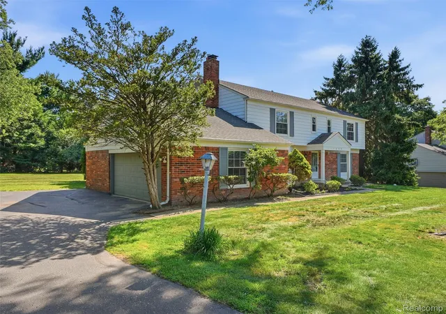 Photo 2 of Single family home for sale at 1609 Cider Ml Rd, Bloomfield Hills, MI 48302 | MLS# 20261058022 | Listing updated on 2026-09-09