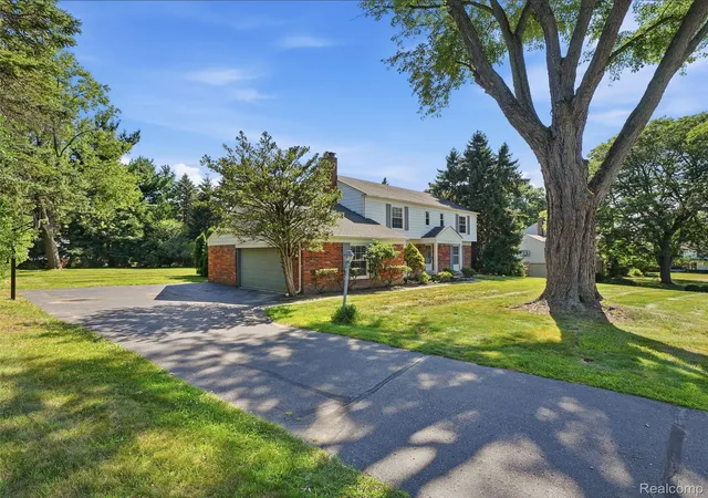Photo 3 of Single family home for sale at 1609 Cider Ml Rd, Bloomfield Hills, MI 48302 | MLS# 20261058022 | Listing updated on 2026-09-09