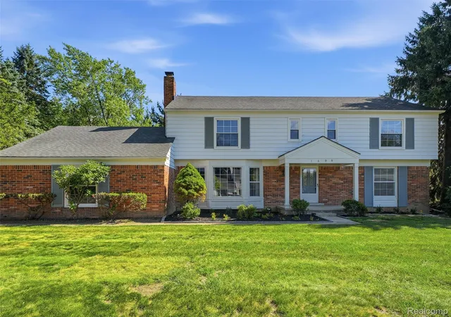 Photo 3 of Single family home for sale at 1609 Cider Ml Rd, Bloomfield Hills, MI 48302 | MLS# 20261058022 | Listing updated on 2026-09-09