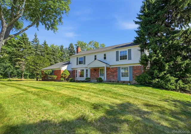 Photo 4 of Single family home for sale at 1609 Cider Ml Rd, Bloomfield Hills, MI 48302 | MLS# 20261058022 | Listing updated on 2026-09-09