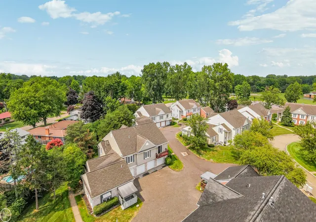 Listing Photo 2 - Condo for sale in building located at 37427 Stonegate Cir, Clinton Township, MI 48036 - Unit #