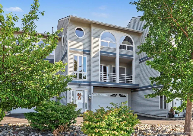Listing Photo 4 - Condo for sale in building located at 40 Harrison Ave, Trenton, MI 48183