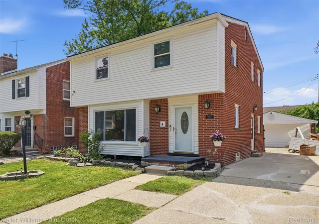 Photo 3 of Single family home for sale at 16501 Vaughan St, Detroit, MI 48219 | MLS# 20261058048 | Listing updated on 2026-09-08