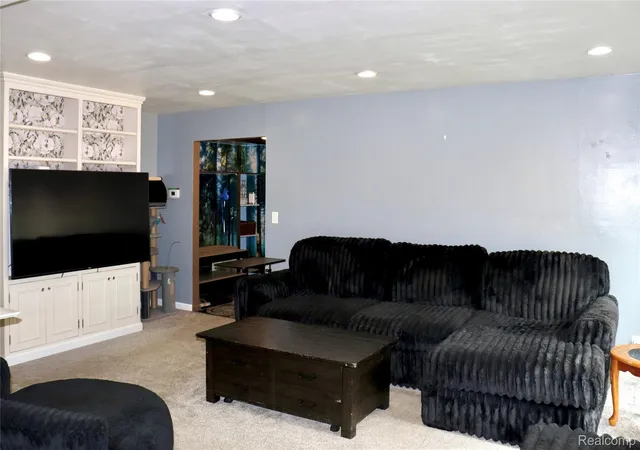 Photo 3 of Single family home for sale at 714 Country Clb Ln, Flint, MI 48507 | MLS# 20261058050 | Listing updated on 2026-09-15