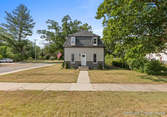 3rd image of 1096 E James St, White Cloud, MI 49349 | MLS# 65026038605