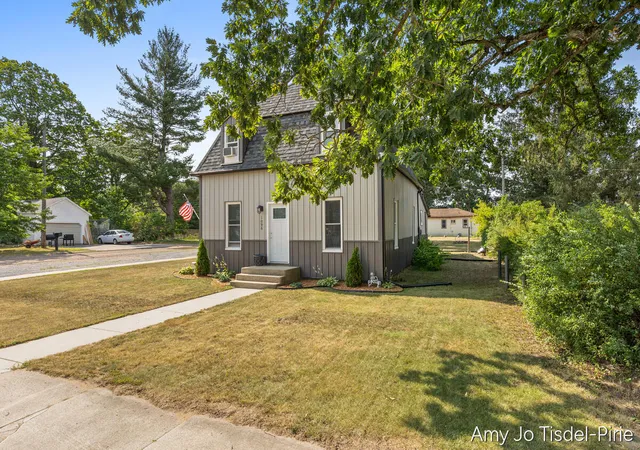 4th image of 1096 E James St, White Cloud, MI 49349 | MLS# 65026038605