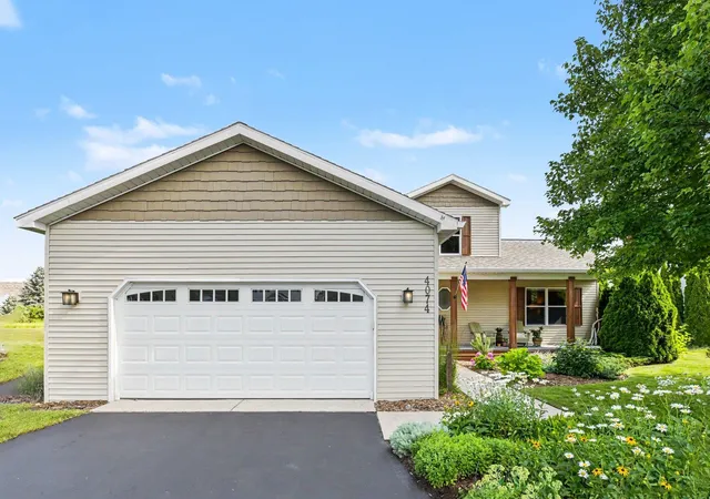 2nd image of 4074 Stoneridge Dr, Traverse City, MI 49684 | MLS# 78080071524