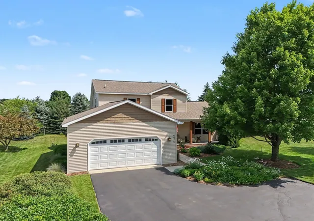 4th image of 4074 Stoneridge Dr, Traverse City, MI 49684 | MLS# 78080071524