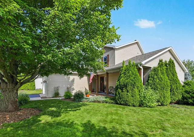 5th image of 4074 Stoneridge Dr, Traverse City, MI 49684 | MLS# 78080071524