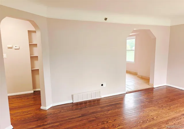 2nd image of 6270 Hunt St, Romulus, MI 48174 | MLS# 20261058059
