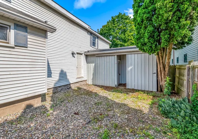 Listing Photo 4 - Condo for sale in building located at 118 W Chicago Rd, Allen, MI 49227