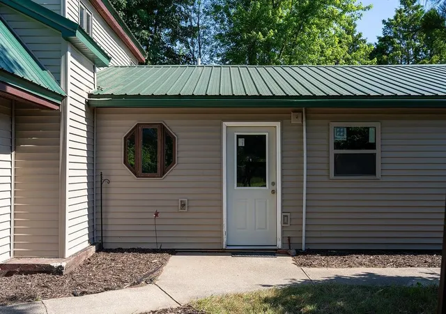 Photo 3 of Single family home for sale at 6696 Nottawa Rd, Mount Pleasant, MI 48858 | MLS# 79080071529 | Listing updated on 2026-08-03