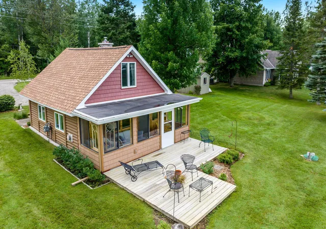 4th image of 7969 Channel Rd, Petoskey, MI 49770 | MLS# 78080071531