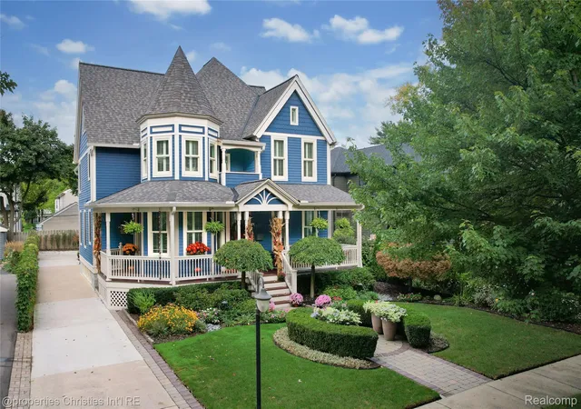 2nd image of 825 Hazelwood St, Birmingham, MI 48009 | MLS# 20261058089