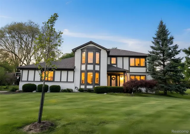1st image of 362 Lake Forest Rd, Rochester Hills, MI 48309 | MLS# 20261058091