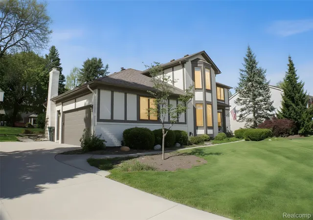 2nd image of 362 Lake Forest Rd, Rochester Hills, MI 48309 | MLS# 20261058091