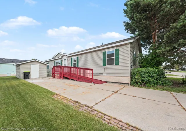 18th image of 45713 Bonaventure Dr, Macomb, MI 48044 | MLS# 20261058093