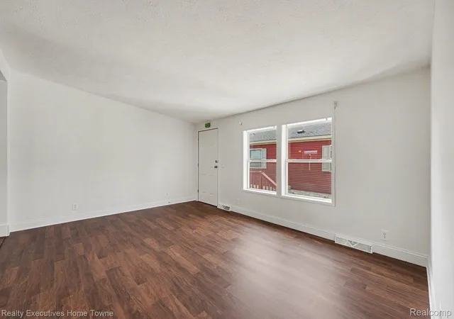 2nd image of 45713 Bonaventure Dr, Macomb, MI 48044 | MLS# 20261058093