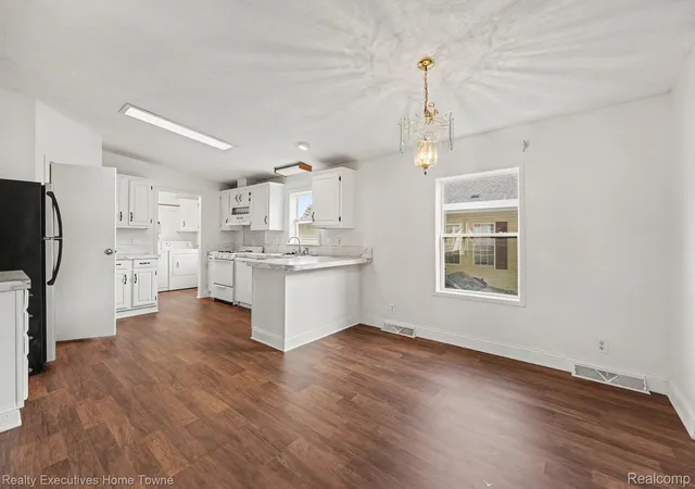 4th image of 45713 Bonaventure Dr, Macomb, MI 48044 | MLS# 20261058093