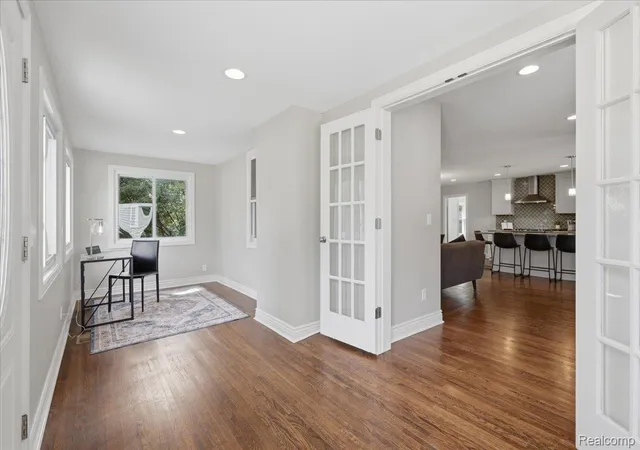 4th image of 307 N Washington Ave, Royal Oak, MI 48067 | MLS# 20261058099