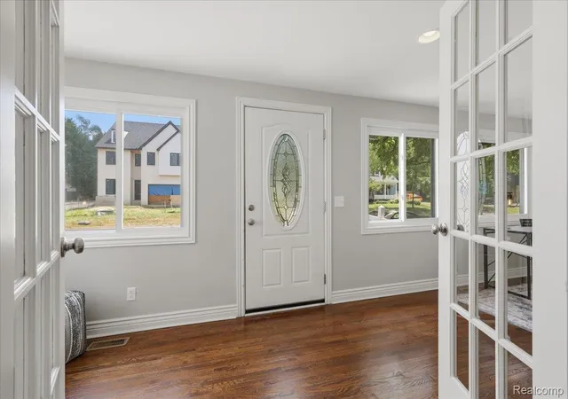 5th image of 307 N Washington Ave, Royal Oak, MI 48067 | MLS# 20261058099