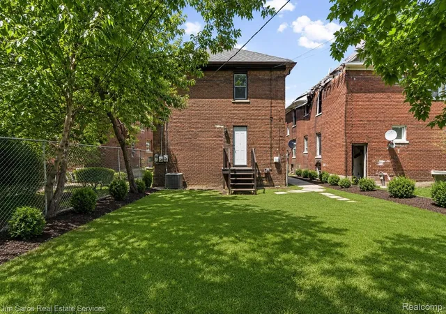 Listing Photo 2 - Condo for sale in building located at 4249 Elmhurst St, Detroit, MI 48204 - Unit #