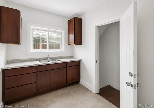 Listing Photo 4 - Condo for sale in building located at 4249 Elmhurst St, Detroit, MI 48204