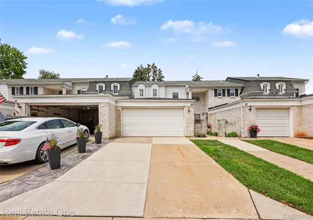 3rd image of 99 Manor Wy, Rochester Hills, MI 48309 | MLS# 20261058110