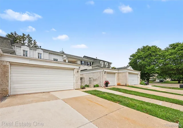 4th image of 99 Manor Wy, Rochester Hills, MI 48309 | MLS# 20261058110